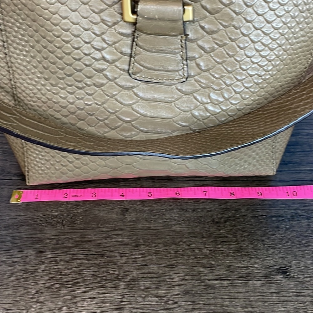 Dooney & Bourke Brynn tote.​​ - Picture 14 of 15